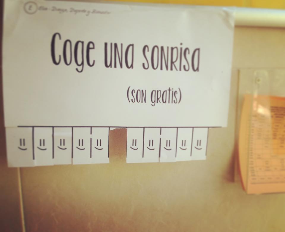 EvaDDB's tweet photo. Te invitamos a coger una sonrisa cada día , son grátis!!
Buen viernes a tod@s!!#regalandosonrisas #evaddb #Marbella https://t.co/UBRLMQoPr6