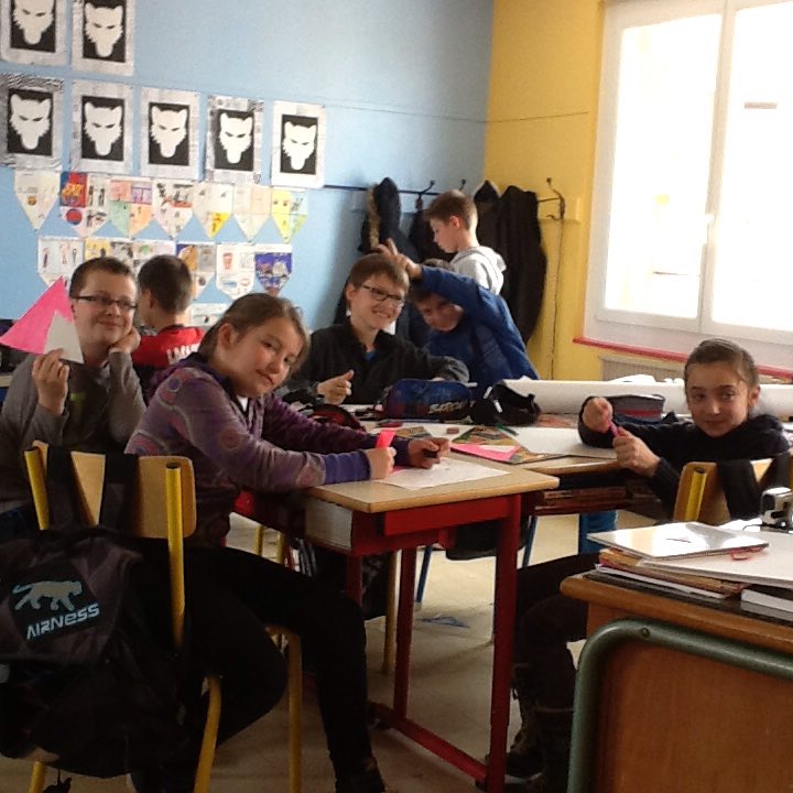 Nous avons fait des pancartes sur Barbe Bleue pour notre Kermesse le samedi 16 Avril 2016 . Ninon 👍👍👍😘