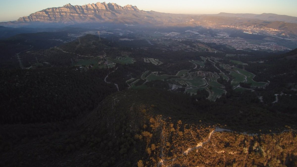 mundusdrone's tweet photo. Sortida del Sol d'avui!!! #SVCastellet #Montserrat #PuigSolerPetit #Bages https://t.co/qwId71kBM5