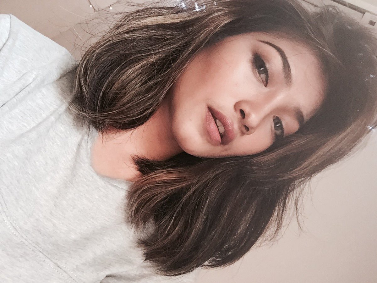 ellasyarli's tweet photo. selfie of the day! https://t.co/UgPvs9Zy9c