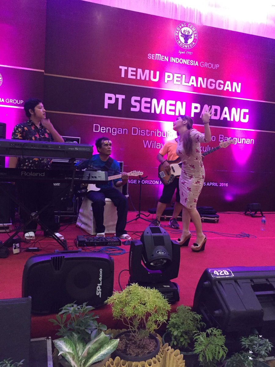 irmadarmawangsa's tweet photo. Gladi resik for event Ghatering Pt.Semen Padang tonight 🎤😘👌🏾@IDWLovers https://t.co/R8DUNVWVeI