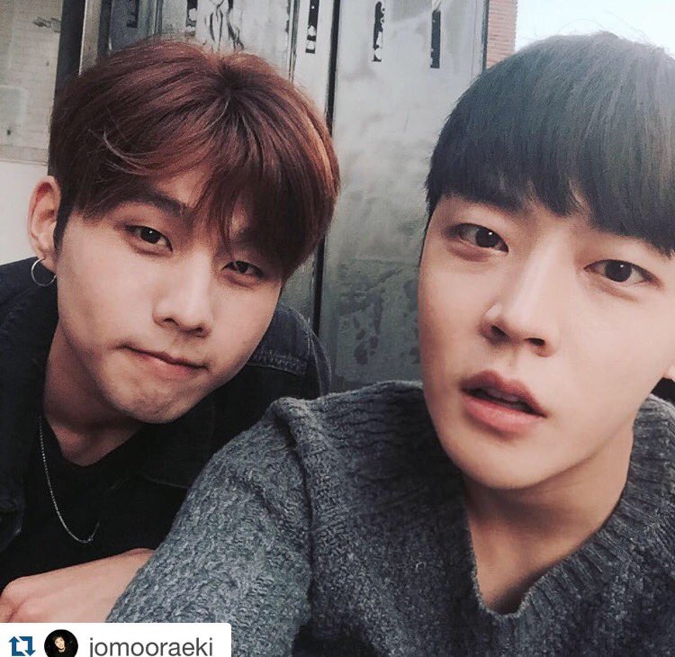 JACETORY's tweet photo. 오늘 8시 버스킹 아프리카tv 통해서 보실 수 있습니다! 보러가기 👉🏻https://t.co/XCdy368S2Y

 @jomooraeki 
오늘 건대 커먼그라운드 8시 못오신분들 아프리카 티비에서 봐용😏 https://t.co/kF1ILInlgX