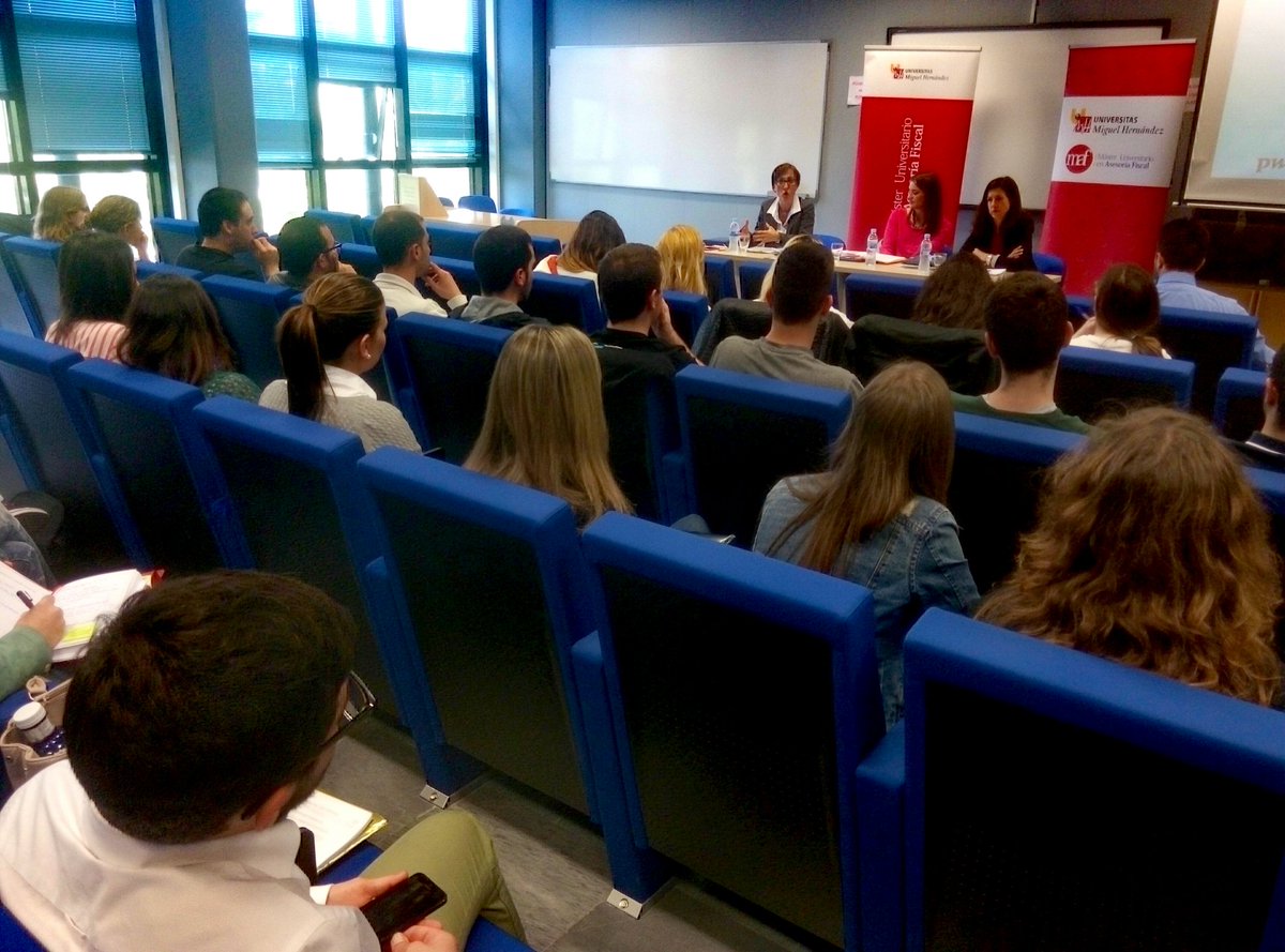 Maf_UMH's tweet photo. Seminario sobre apectos practicos en IS e IVA para 2016, con Mª Pinto y Carmen Quiles, de @PwC_Spain #derecho https://t.co/kqwcvvH20g