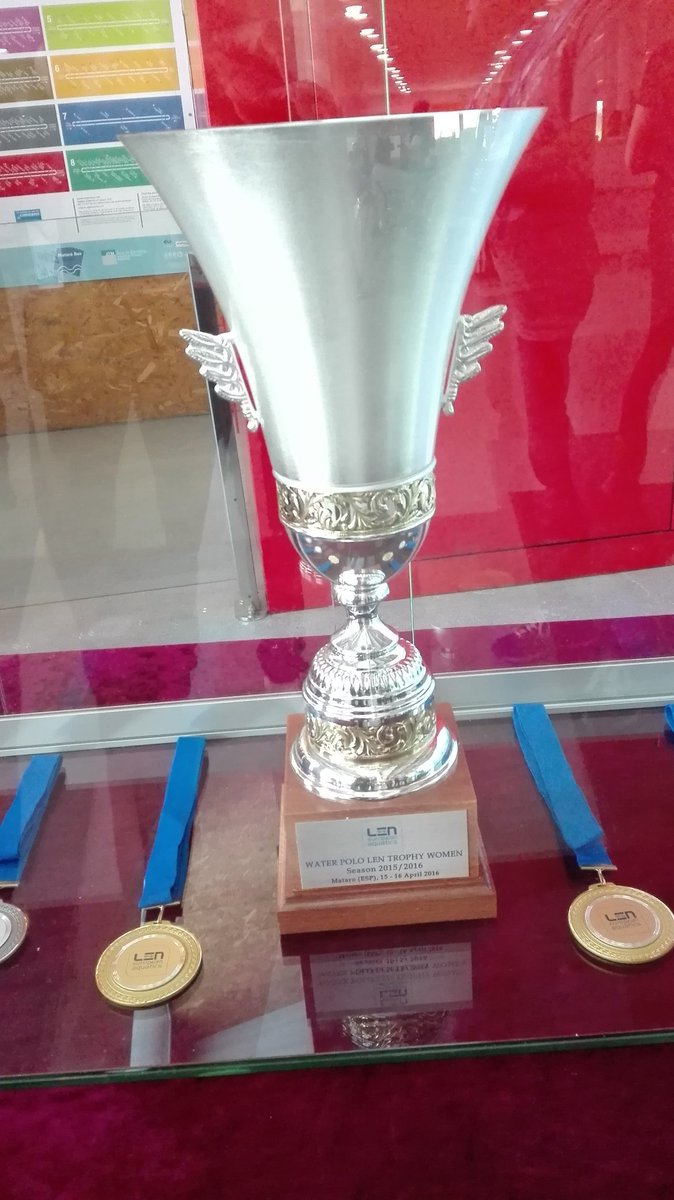 Tot a punt pq comenci la "FinalFour" al Sorrall.  Preciosa la Copa. Tant de bo es quedi a Mataró.