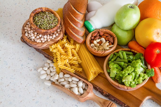 BDA_Dietitians's tweet photo. Don't take a single nutrient approach to your diet! Think balance, think common sense, think #WholeDietHeroes https://t.co/v4NEXP7ebc