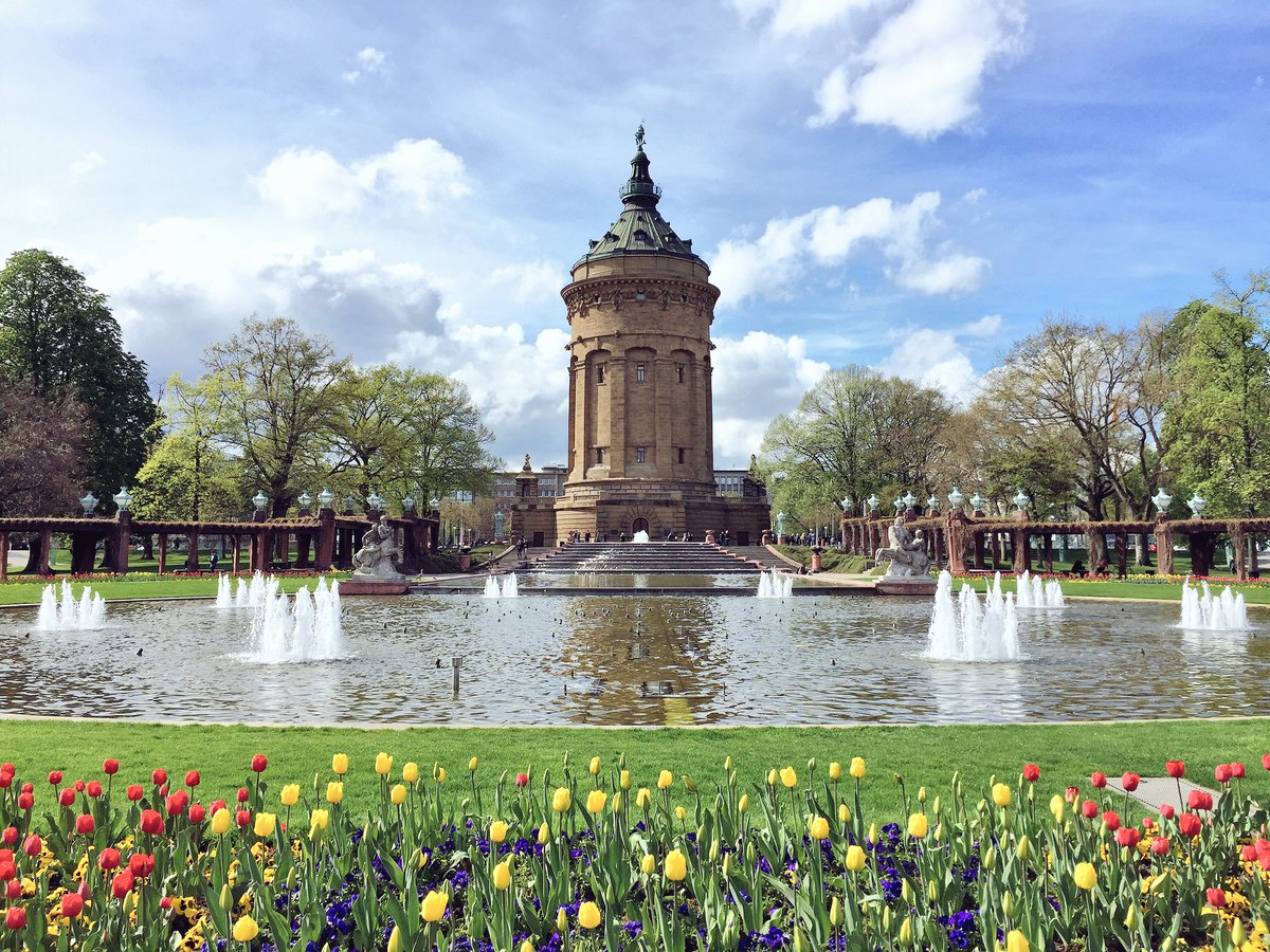 jenniux's tweet photo. Day trip to #Mannheim! Are all cities in #Germany so pretty? #lifeisgorgeous #travelbug https://t.co/QuP7ojjIik