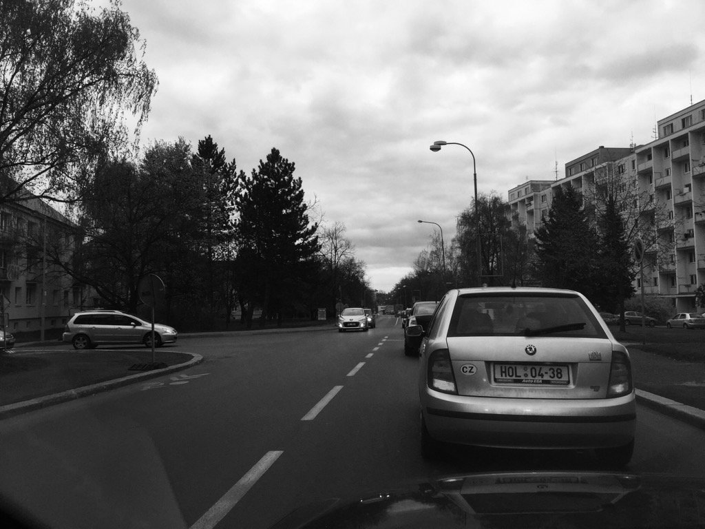 kamil_z's tweet photo. Koukam, ze i Melnik chyta prazsky maniry! #kolona #vsude #melnik https://t.co/pkiUUFB5IU