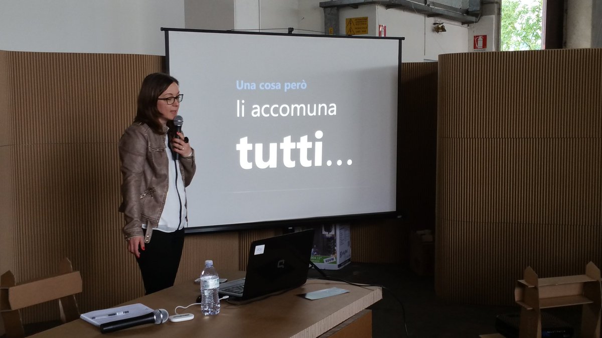 DSforDESIGN's tweet image. Ora @paola_pozzoli82 on Line!  Social Network x i progettisti! #Promotedesign #Polidesign #DSforDesign