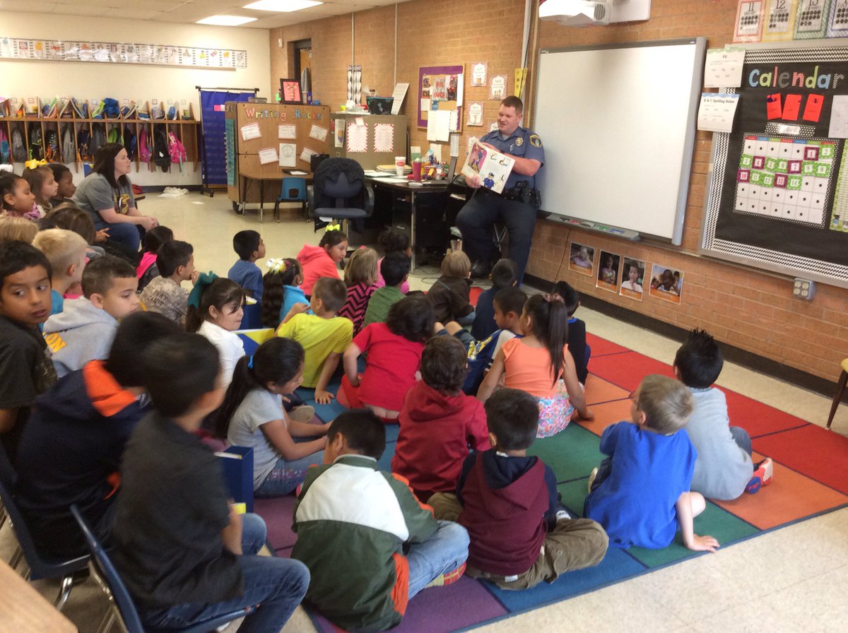 1st_walker's tweet photo. Thankful our officers take time out of their busy day to read to us and make us feel important #cpsreds #nes123 https://t.co/35b05AgvMg