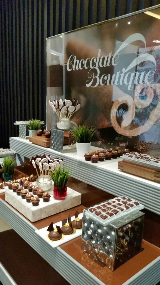 qatareating's tweet photo. The Chocolate Boutique at @WestinDoha #Bubbilicious Brunch has a few delicious surprises! #qatareating #doha #brunch https://t.co/aBg6LHnY0E