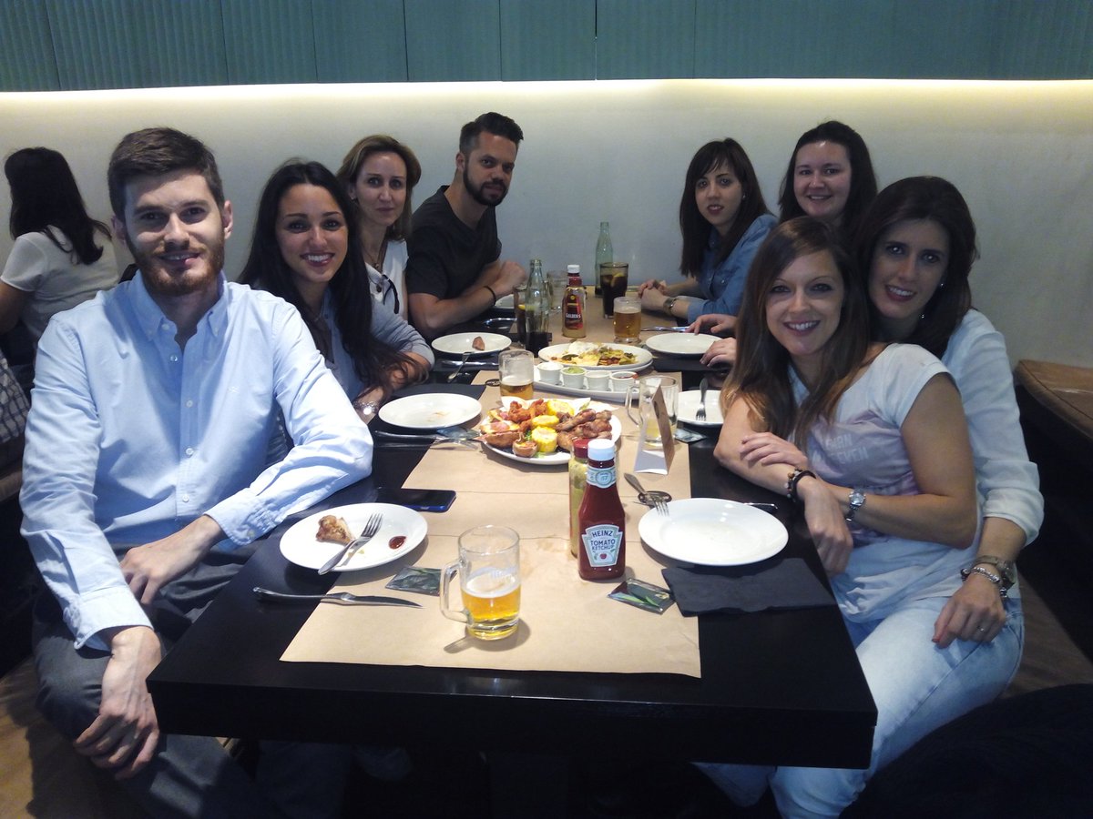 digital2insight's tweet photo. Reponiendo fuerzas antes de la competición en el Scape Room!#teambuilding @everis https://t.co/pgNQVDPbCV