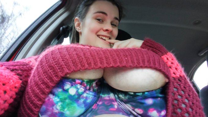 How can you resist my Fan-tits-tic attitude? #titsout #cartits   https://t.co/f9AQeppKkU  @luvetheboobs<a href="/tag/titsout"class="tags">#titsout</a><a href="/tag/cartits"class="tags"><span>#cartits</span></a>