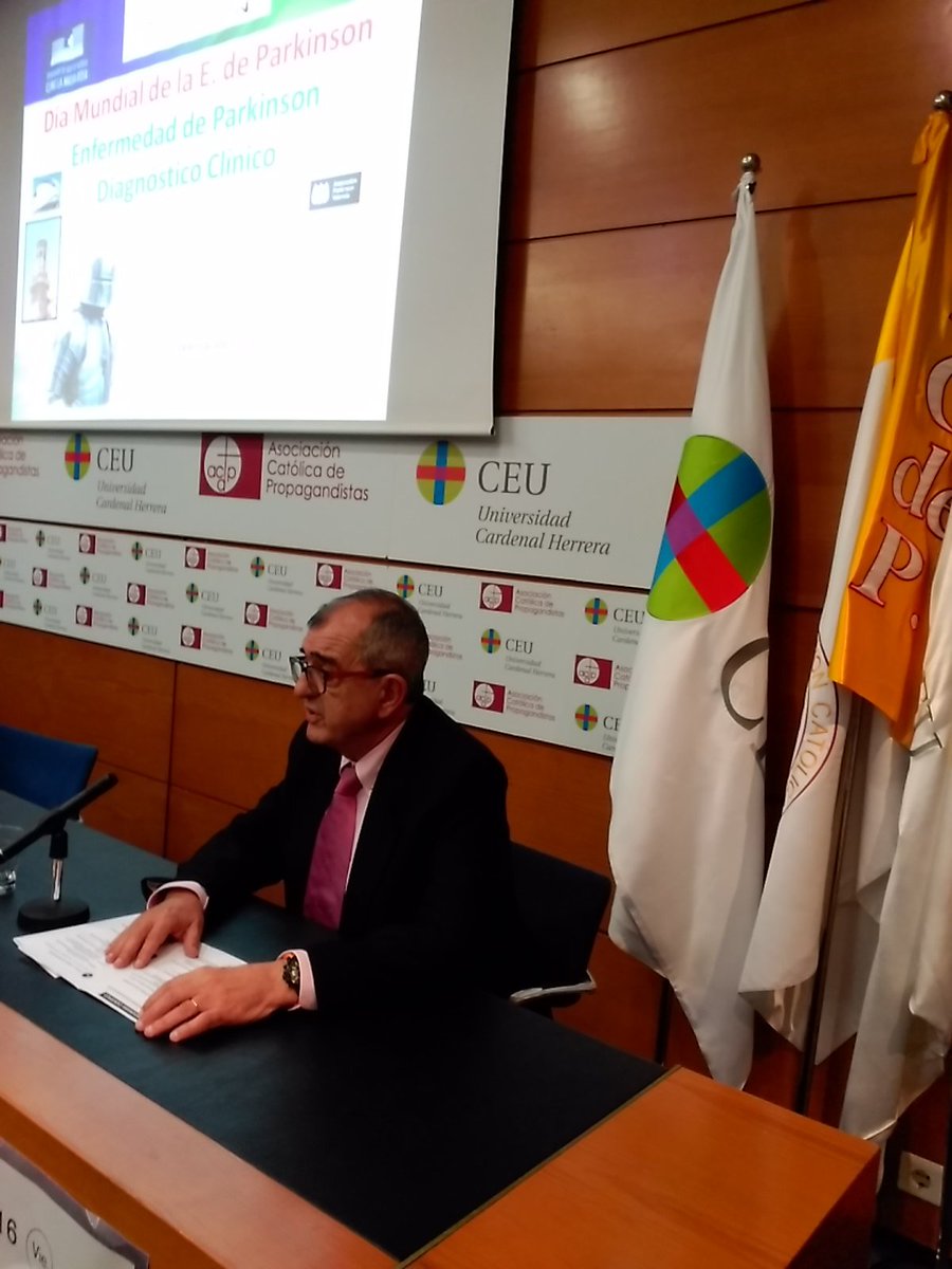 ParkinsonVLC's tweet photo. El Dr. Burguera presenta la I Mesa de Diagnóstico sobre #parkinson @FQuaes https://t.co/bpLW0MmfRR