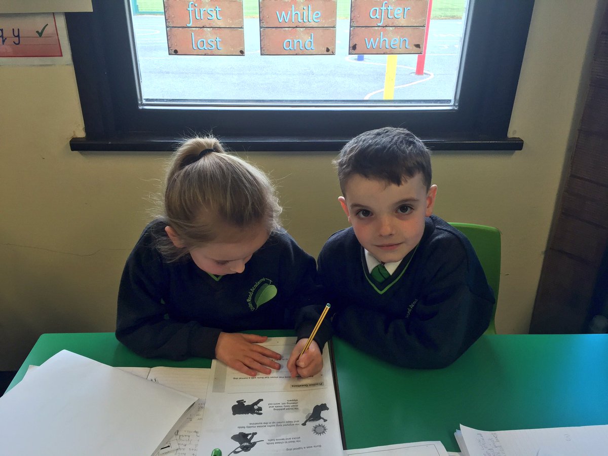 OnoFnlomce_net's tweet photo. Reciprocity in action whilst working on our challenges #LRAY2 #buildinglearningpower https://t.co/EkZwJJvOSI