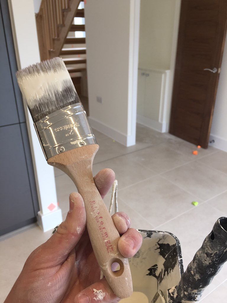 DTDCsw's tweet photo. @duluxjasonwebb @Picasso_Brush @Mattjarvis2182 currently using my blaze I won lovely snagging brush https://t.co/E5gn8xnVVA
