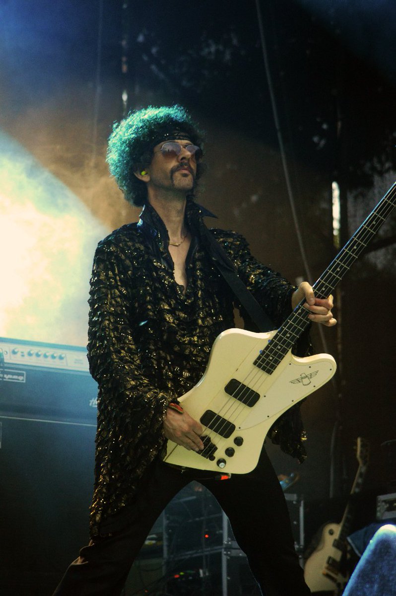 Did you know that @thedarkness have a #shiningbeacon & it's his birthday today? #HappyBirthdayFrankiePoullain