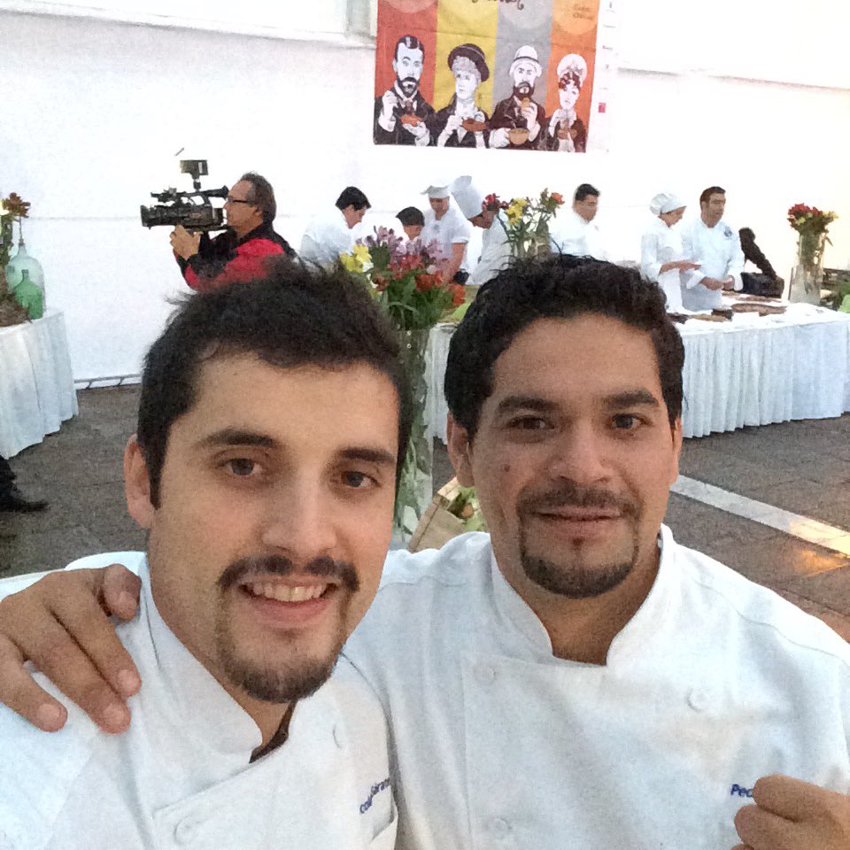 ChefPedroandres's tweet photo. Celebrando #diadelacocinachilenaltb en plaza san Francisco https://t.co/B3gBrDNLoI