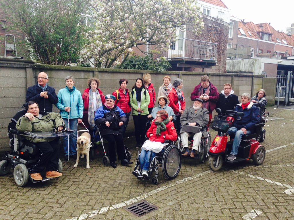 MariseSperling's tweet photo. Op pad voor #vrijwilligersdag! Hoe toegankelijk zijn Haagse winkels én restaurants voor rolstoelen? @Aegon_NL https://t.co/CPDq8kDsjf