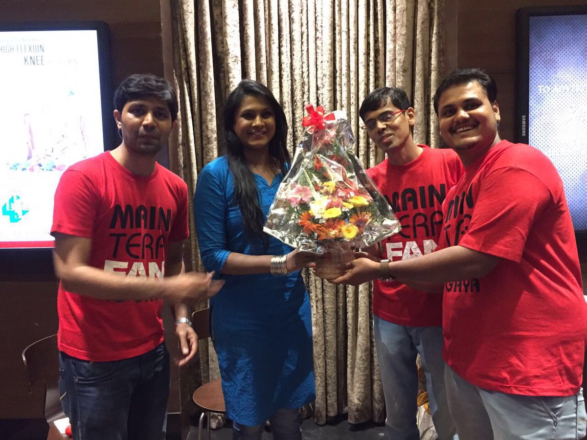 SRKCHENNAIFC's tweet photo. Dearest Puvisha @actress_puvisha is with Chennai Team to see @FanTheFilm #FirstDayFANShow #FanFDFSwithCFC https://t.co/0SwYlKrj1B