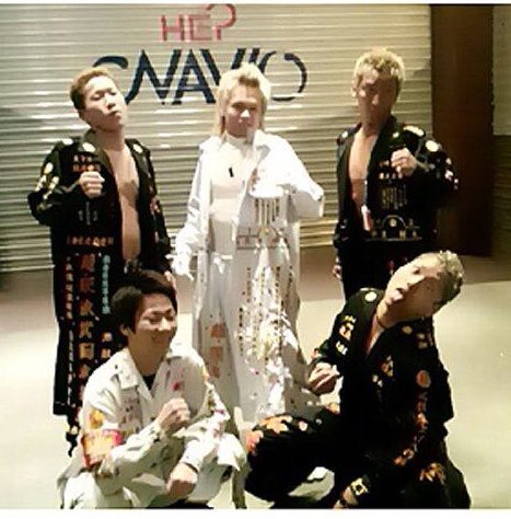 現役 元暴走族rt隊 大阪を拠点に活躍していた 関西一家 現役時代は武闘派で名を売り 歴代幹部は皆大阪でも名の知れた有名人ばかり 喧嘩の腕前と気合は多くの事件を起こし世間を賑わした 引退後も地下格闘技で瞬殺koで連勝していた正真正銘武闘派暴走族