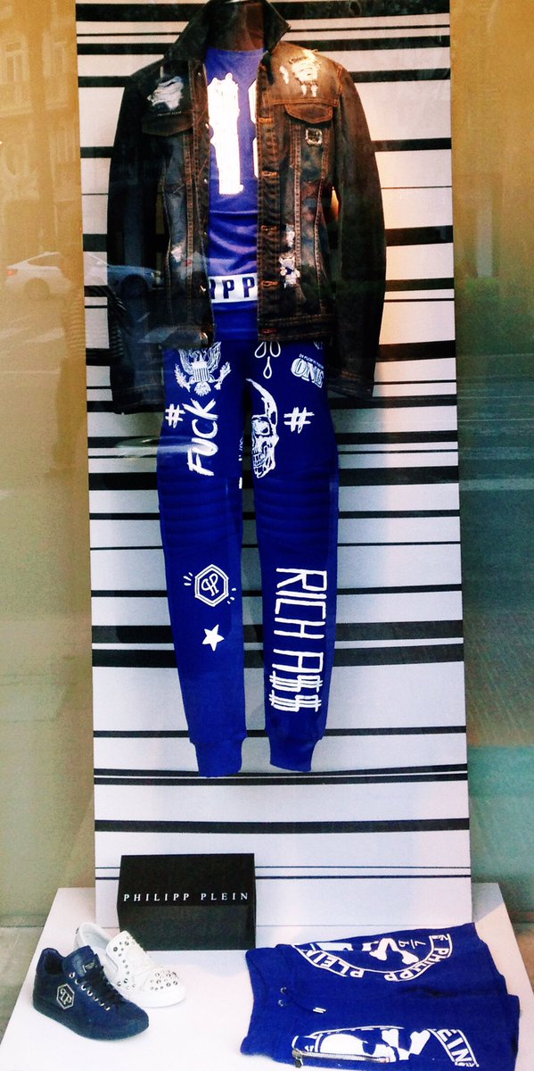 AlfredoEsteve92's tweet photo. Actitud #pleinpunk en nuestro espacio 2. Nueva temporada de #PhilippPlein ya en #AlfredoEsteve #Valencia https://t.co/bhUYiCGWis