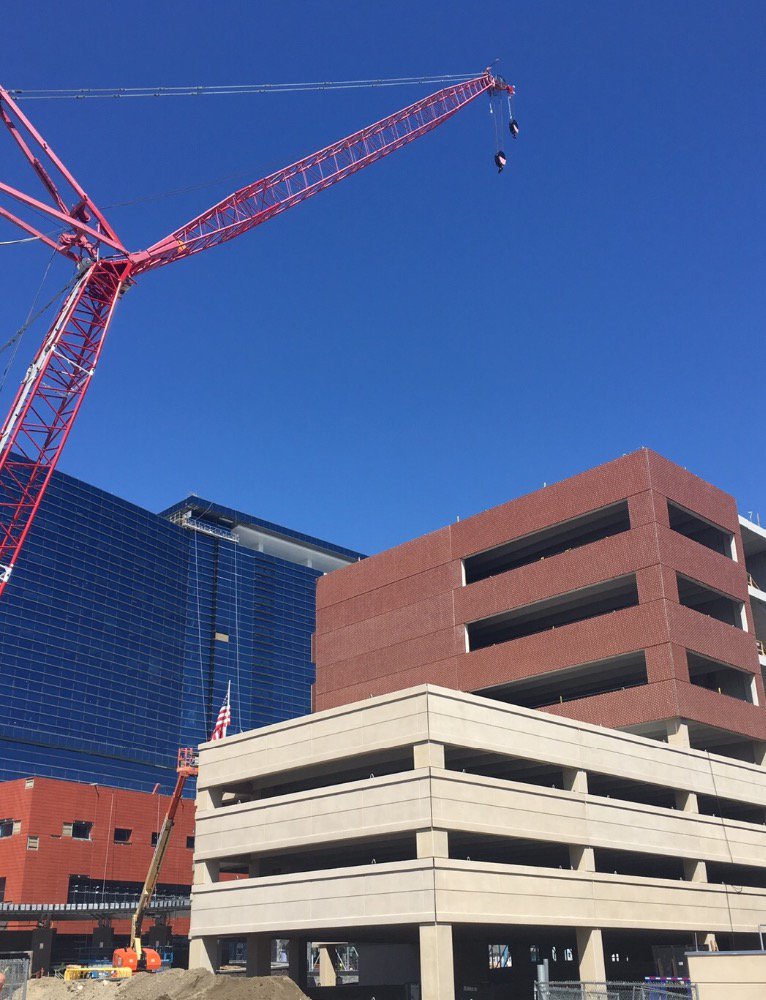 Stamford Integrated Care Pavilion Topping Off! Thanks to our partners <a href="/StamfordHosp/">Stamford Health</a> <a href="/SuffolkBuilds/">Suffolk Construction</a> @whrarchitects