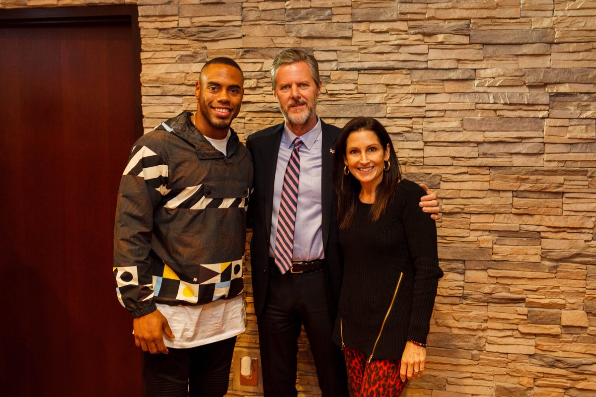 LUChampionNews's tweet image. BREAKING: Rashad Jennings announced as 2016 commencement speaker. liberty.edu/champion/2016/…  #libertyuniversity