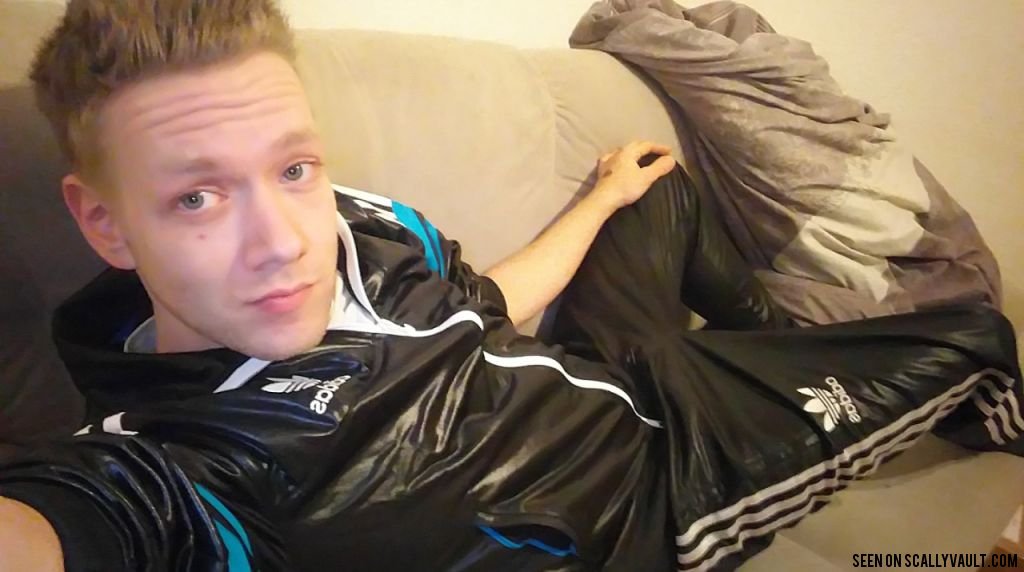 ScallyVault's tweet photo. New Picture Added -> https://t.co/JDPW9ShCwY

#Scally #Chav https://t.co/jB19LAviib
