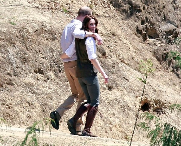 NituGhaley's tweet photo. #RoyalVisitToBhutan #WillKate #SoCute https://t.co/KCuY8IGQo5