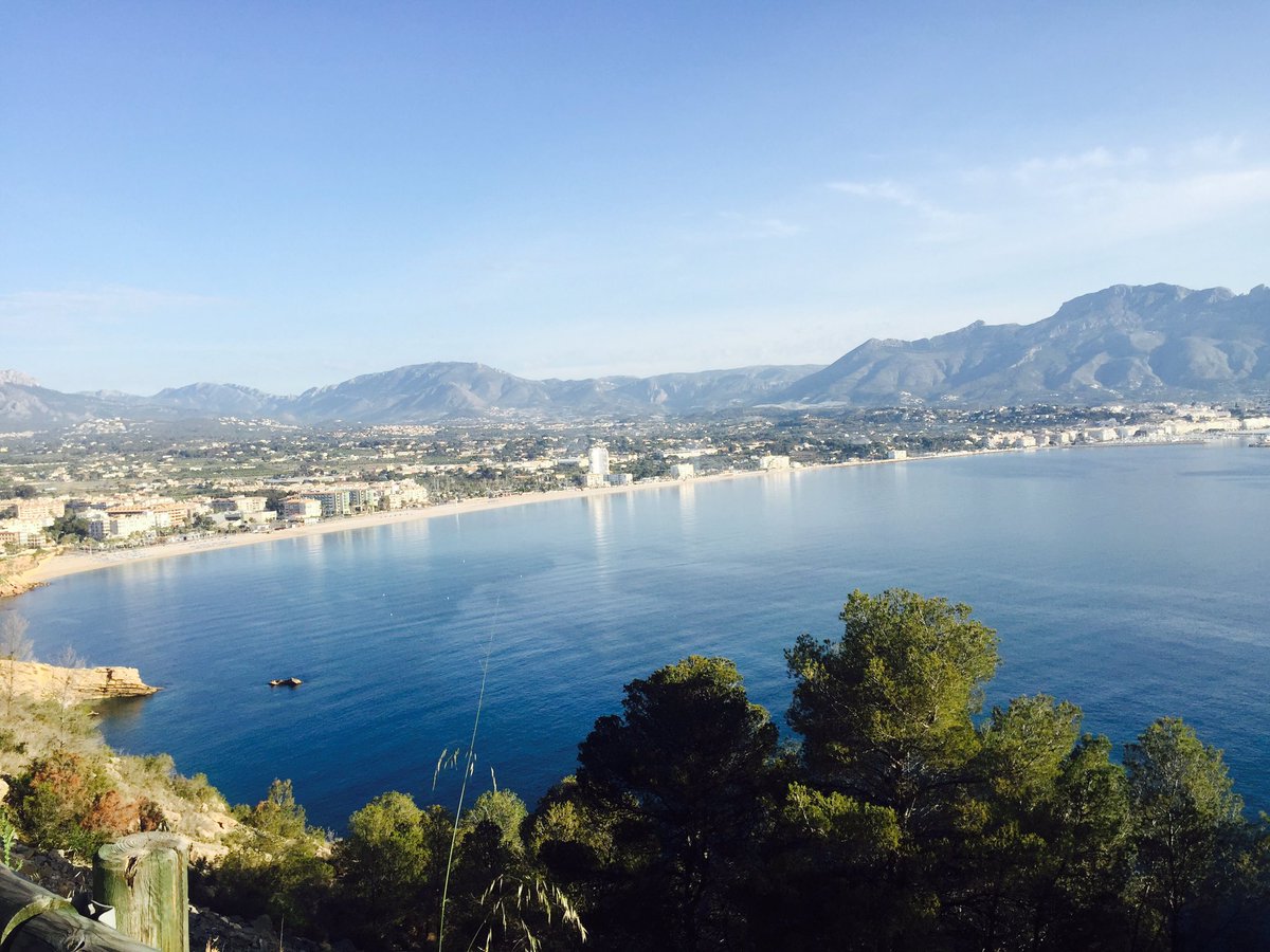 topleftdesign's tweet photo. We are being so healthy here on the #TLDYogaRetreat (4 days in Alicante, Spain) #TeamBonding https://t.co/Ji34Og9hC4