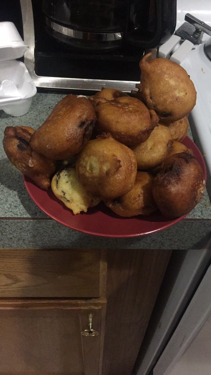 brittstaff2's tweet photo. @anna_rentfro me an @CierraStafford3 made fried Oreos last night. Lol made me think of your Facebook post... https://t.co/MvzgCeqjMn