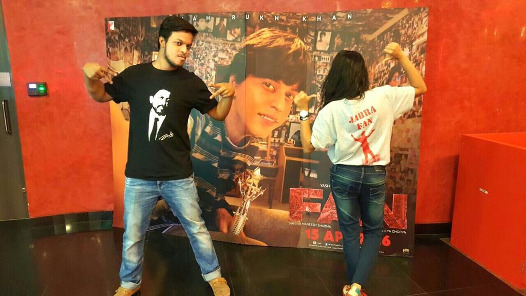 SRKBiharFC_CFC's tweet photo. SRK Bihar Fc Celebrating #FANFDFS #FanFDFSwithCFC at Raipur. @SRKCHENNAIFC https://t.co/j3G7xK5RjA
