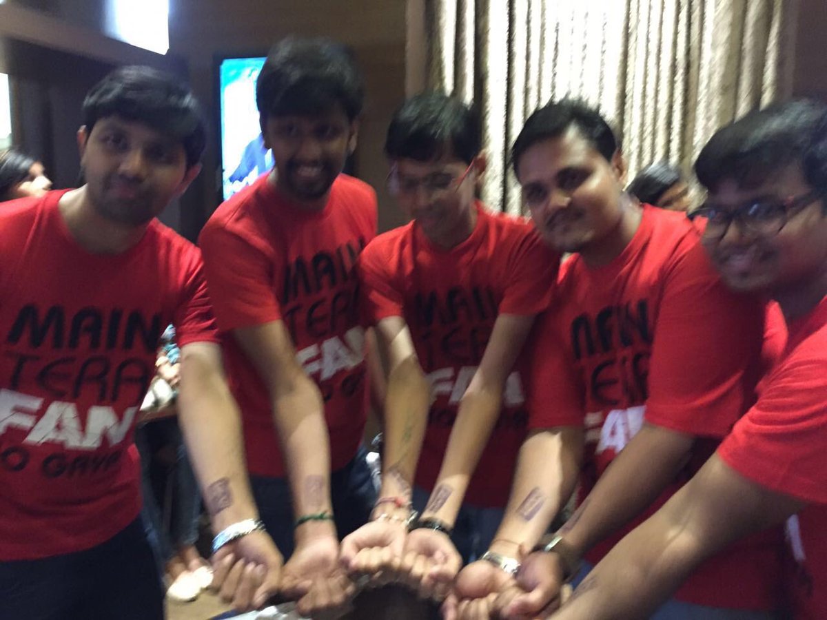 SRKCHENNAIFC's tweet photo. Chennai Team with #FAN stamps!!
#FirstDayFANShow celebrations of @FanTheFilm rocks in Chennai! #FanFDFSwithCFC https://t.co/STKfV4cTH9