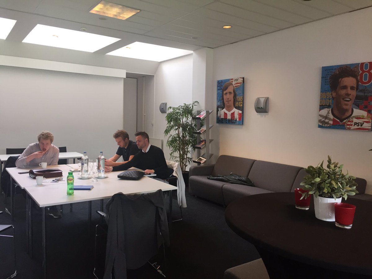 Brainstormen over nieuwe marketing concepten bij <a href="/PSV/">PSV</a> @PSVBusiness met <a href="/JoostHabraken/">Joost Habraken</a> <a href="/Tom_Goosen/">Tom</a> en <a href="/Willem86/">Willem Verheijen</a>