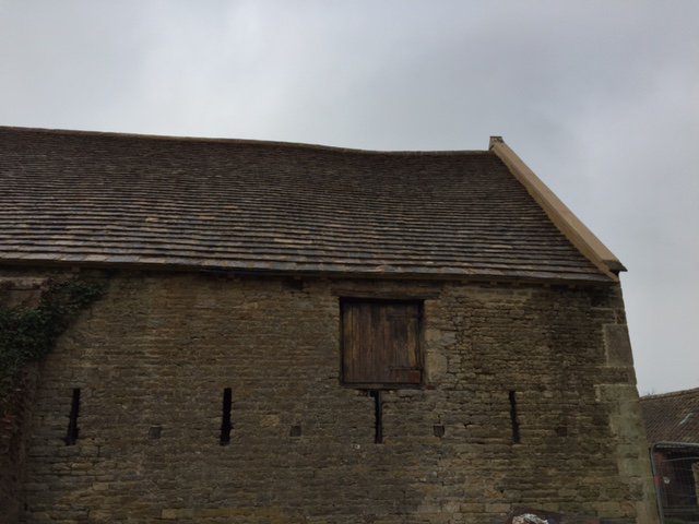 manorroofing's tweet photo. Some great photos of the impressive new Collyweston Slate roof on this barn in Elton.. https://t.co/VS0mts1OZO