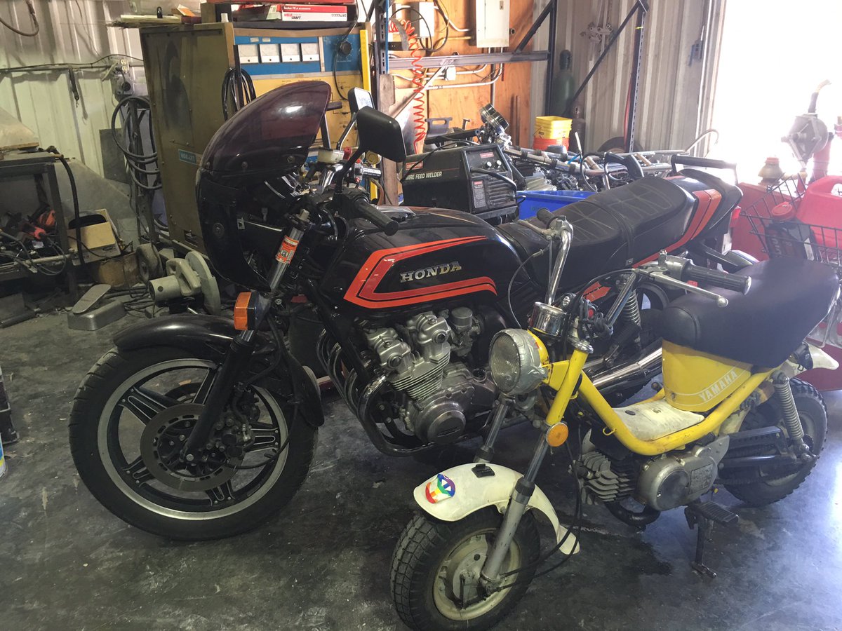 We stopped by the Cafe Racer motorcycle garage in the West Bottoms yesterday. A great friendly staff there.