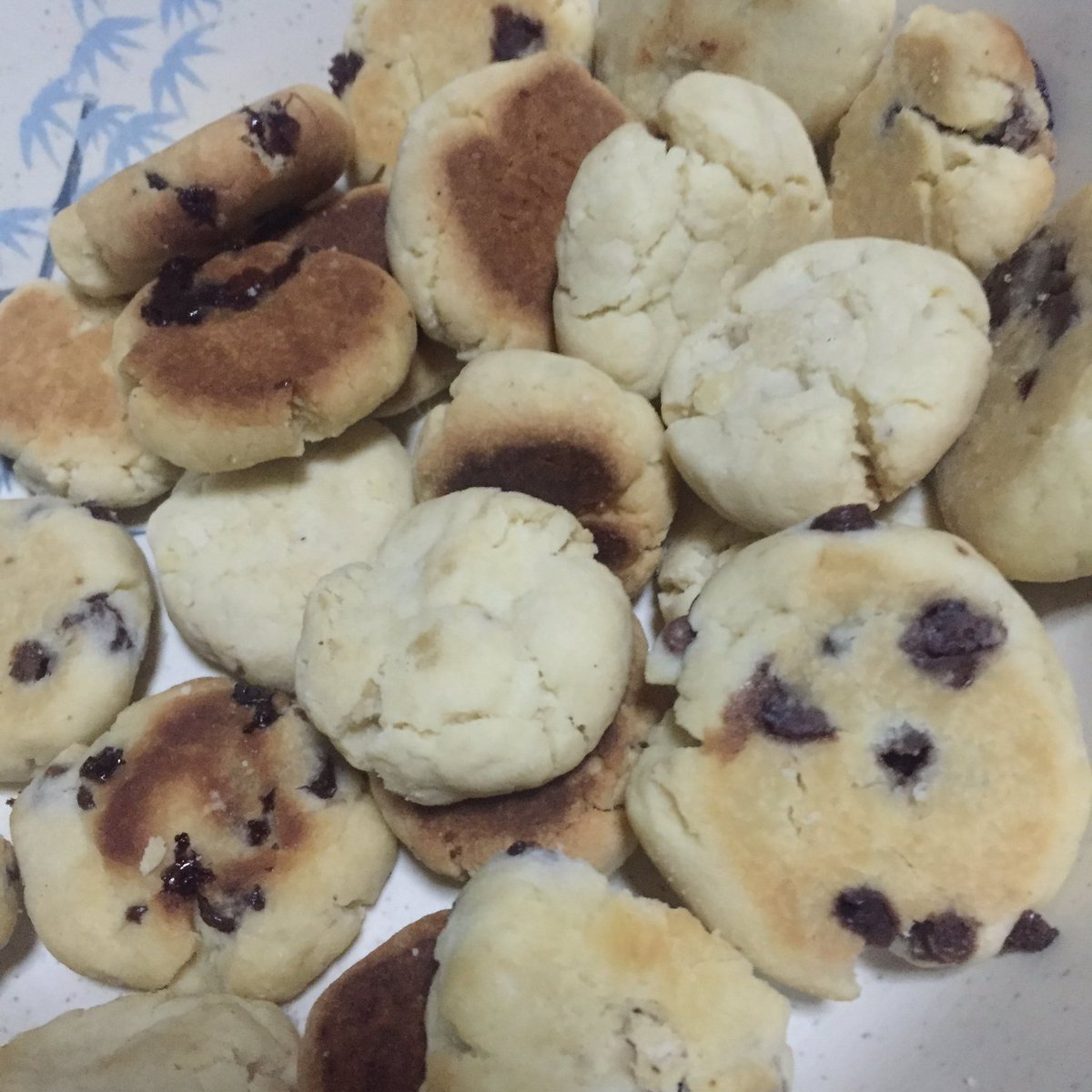 HanzAnilao's tweet photo. Baking 101 HAHHAHA #homealone #forate #hashtag #alonebaking #lonely #baking101 😂😂😂😂 GAHAHHAHAHA 😂 https://t.co/l3hfRmlg8O