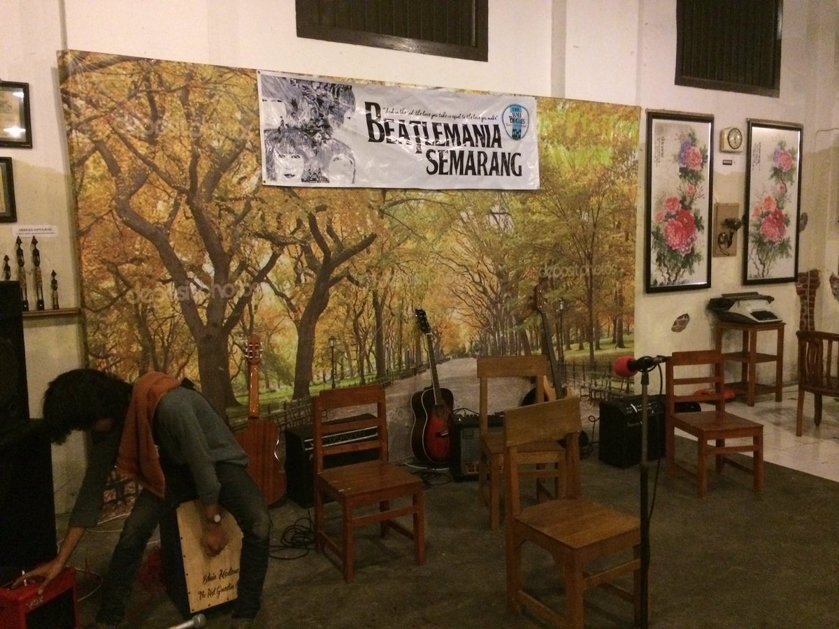 Yukk pada ke Retro Cafe!! Jgn lupa ke front desk kitaa ya buat ngisi data 😄