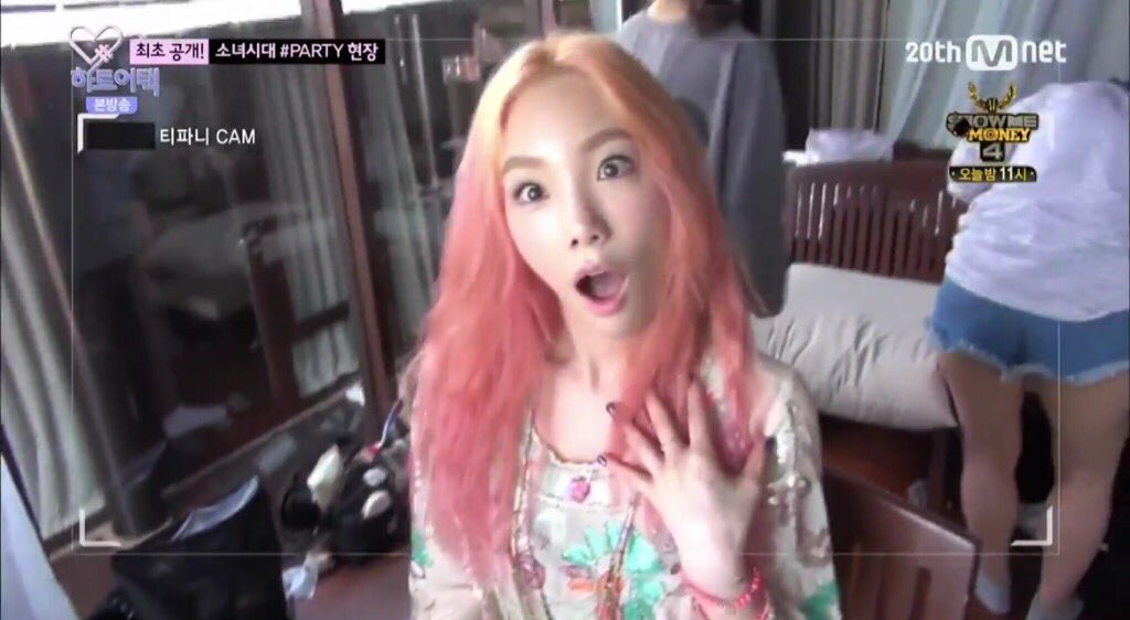 ManiiFanii's tweet photo. @starcrossed309 if not smirking, she will show her silly weird expression to Tiffany's camera 😆😆 https://t.co/CUsiRfOgPT