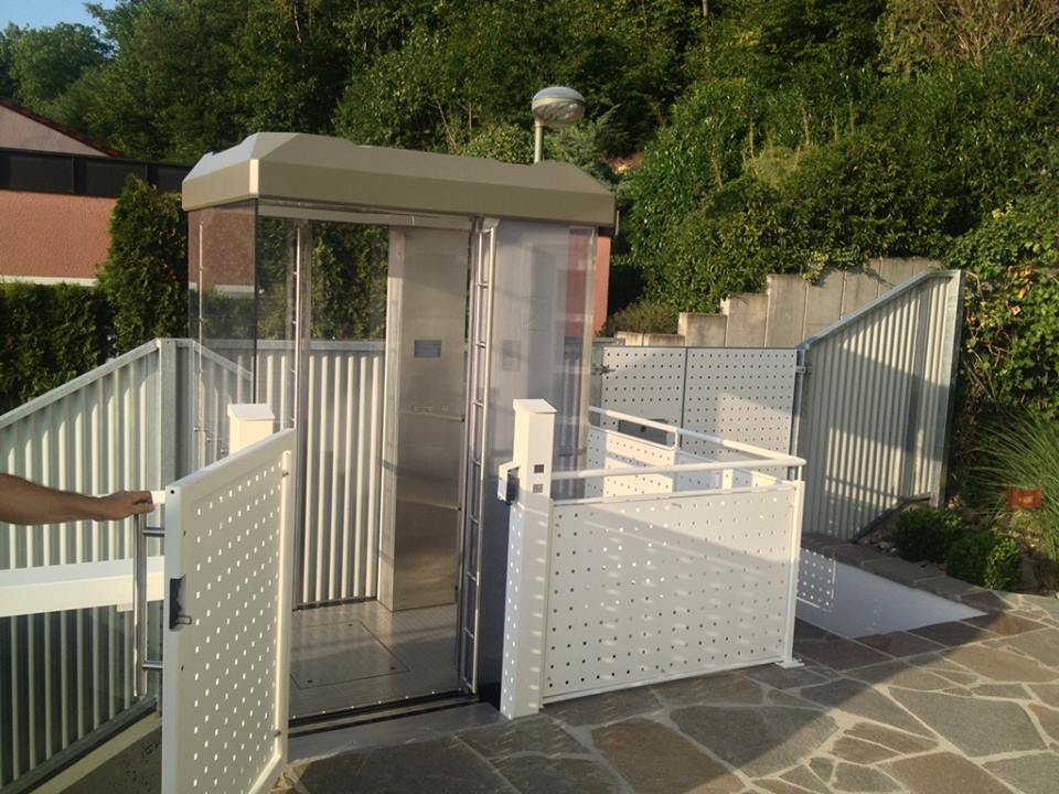 Resort_Access's tweet image. We even have the option for #BullitProofGlass - the #terraintrain really will go anywhere! ow.ly/10djtA