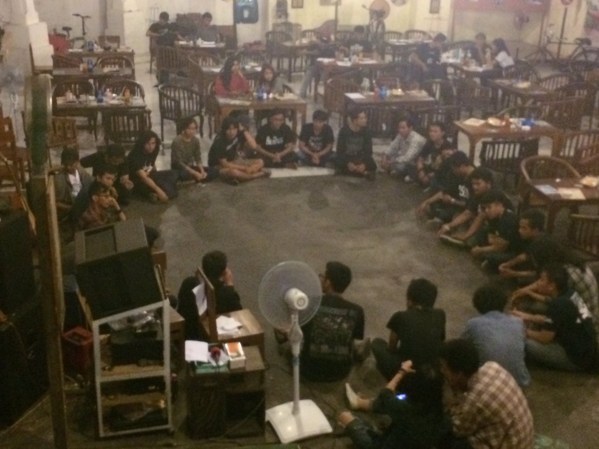 Saatnya kita pecinta the Beatles berkenalan dan berdiskusi satu sama lain biar semakin akrab 😄