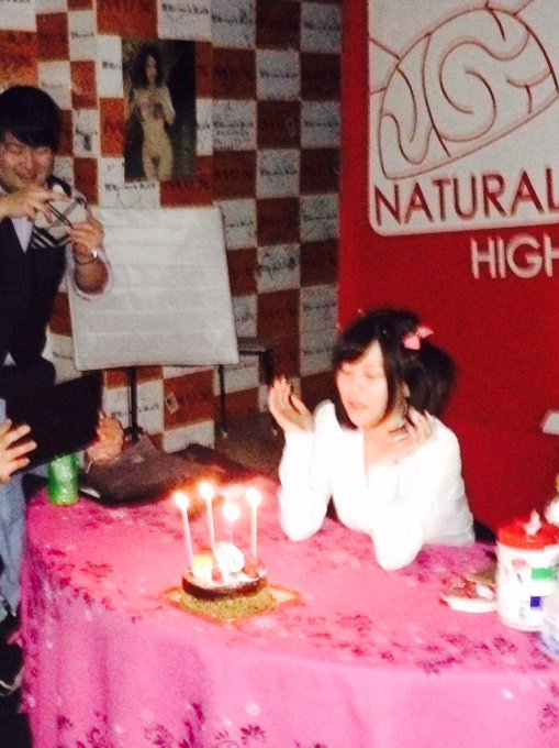 明日は22回目(ん？21回目？)のお誕生日です🍰  12:00~【ラムタラエピカリ新宿店】様 17:00~【エムズ秋葉原店】様  でイベントです✨受賞お祝いと生誕祭🎉会いに来てくださるとしあわへです&hellip;💞