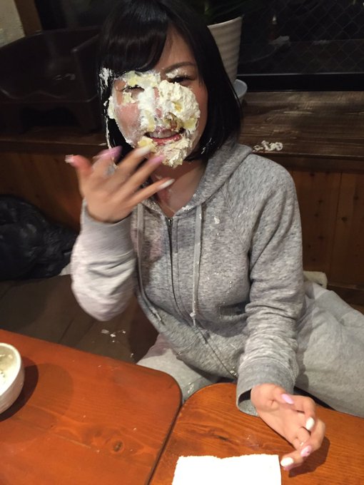 明日は22回目(ん？21回目？)のお誕生日です🍰  12:00~【ラムタラエピカリ新宿店】様 17:00~【エムズ秋葉原店】様  でイベントです✨受賞お祝いと生誕祭🎉会いに来てくださるとしあわへです&hellip;💞