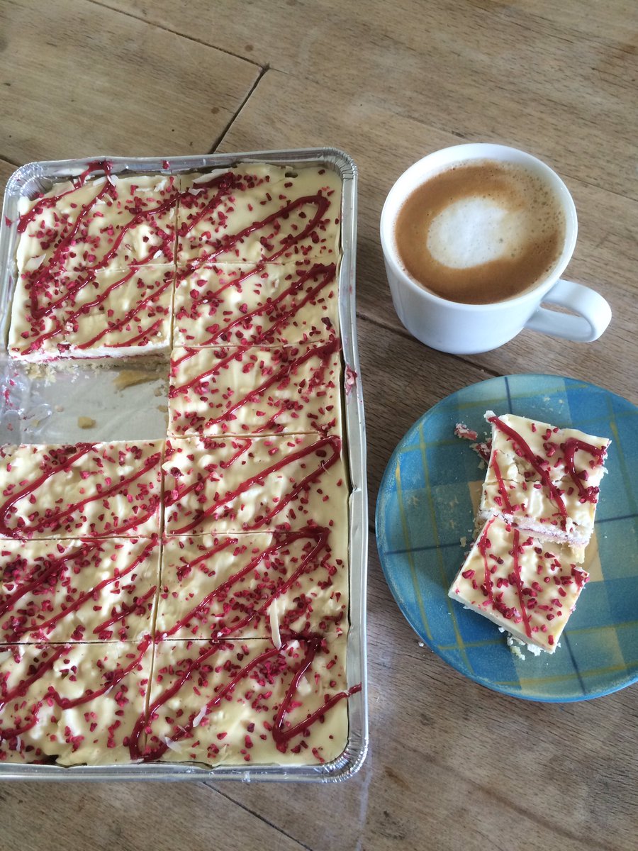 MarshfieldIces's tweet photo. Just what u need after @Hunts_  sales team evening- thank handmade cake company #exclusivetoHunts #raspberryetonmess https://t.co/Soujbw4tAt