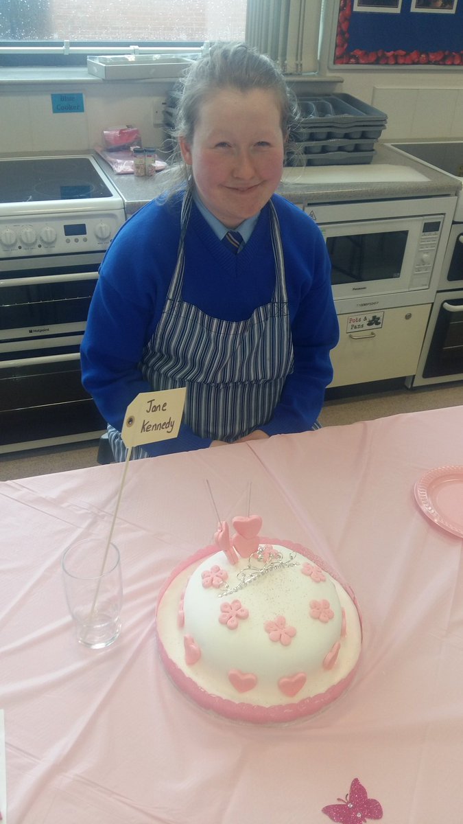 stmarysderry's tweet photo. Yr 12 #OccupationalStudies specialised #CakeDecoration these cakes are fab! ๐๐ https://t.co/WS5yv5vo1l