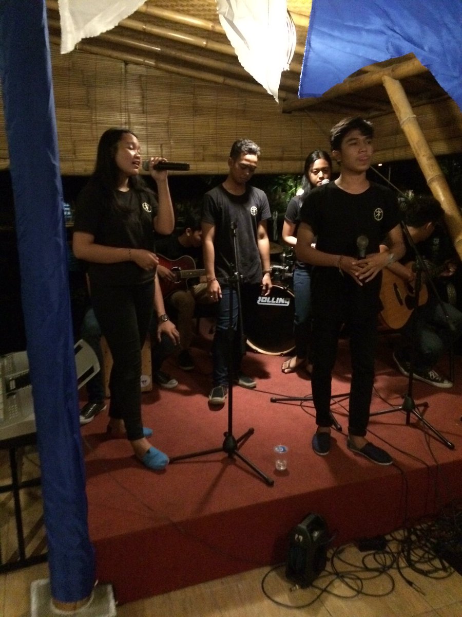 ini ada <a href="/TeaterAntariksa/">Teater Antariksa</a> yg mengisi acara di Bazzar Angin Road To Semarang! THANKS ANTARIKSA!