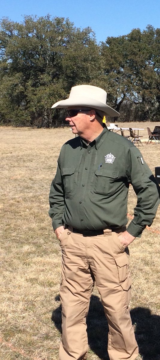 TexasGameWarden's tweet photo. Proud of statewide Hunter Education Game Warden of the Year Capt. Jerry Gordon https://t.co/O82reEJsgq https://t.co/M15QGW4BD2