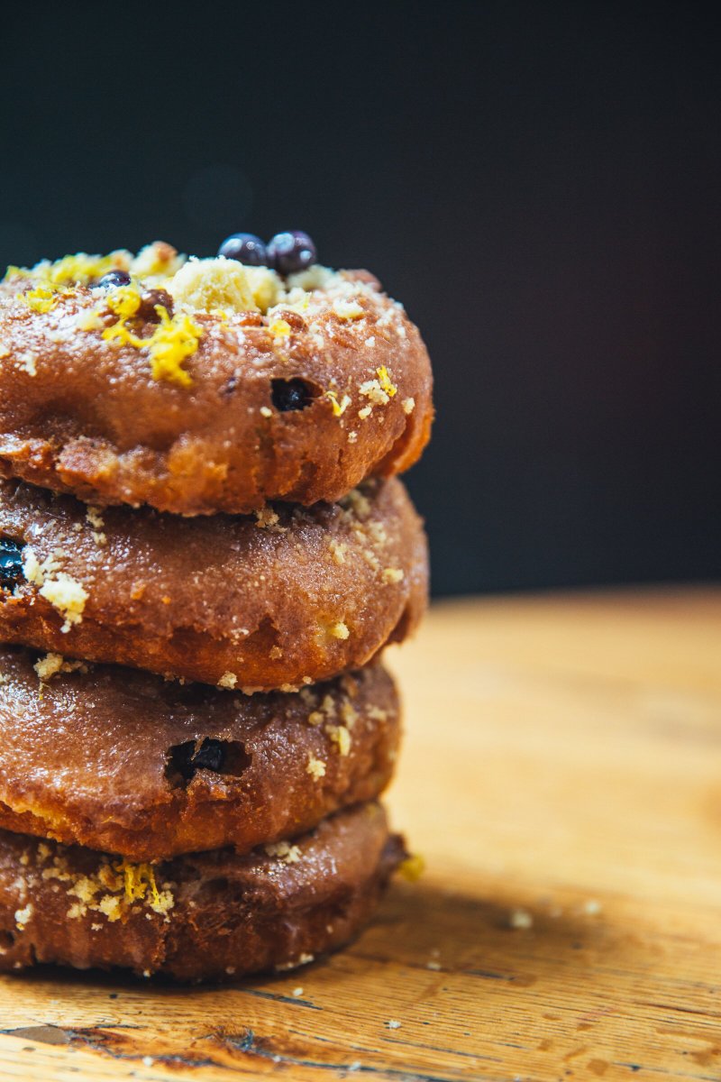 DoRiteDonuts's tweet photo. The @Duff_Goldman Blueberry Lemon #Duffnut will ignite the spark and steal your heart. Thru 4/21. #doritecollab https://t.co/WnqsIE97VB