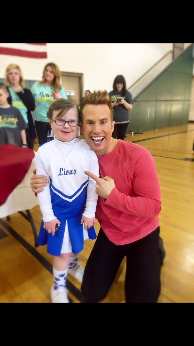 olfpridesquad's tweet photo. Our very own Sassy Tassie with @RyanLeckey https://t.co/Bc53wzKTYR