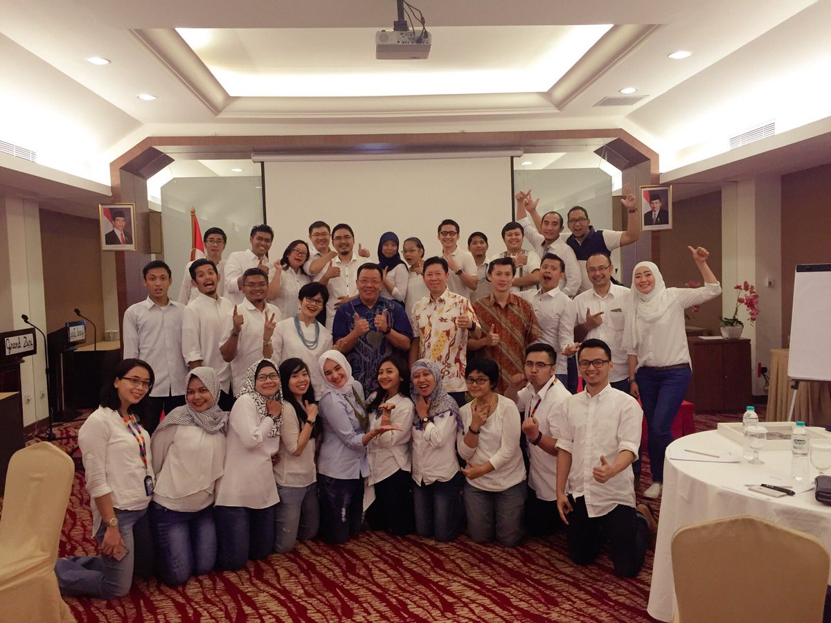 feranila1's tweet photo. We are family...bekerja dengan hati ❤️ https://t.co/zA8bXlvHud
